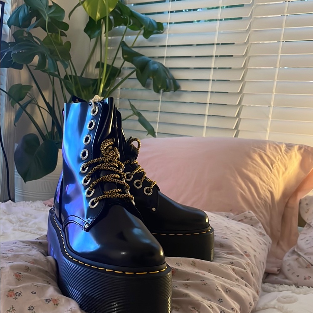 NEW Dr Martens Jadon Max Boots